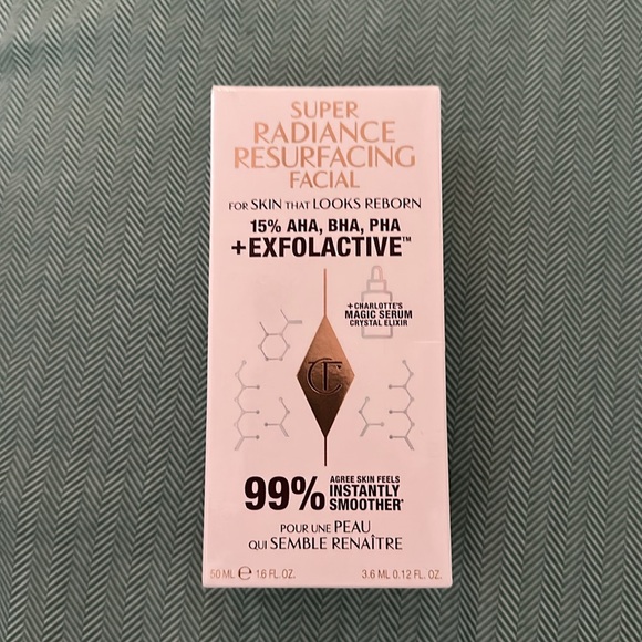 Charlotte Tilbury Super Radiance Resurfacing Facial - Picture 11 of 11